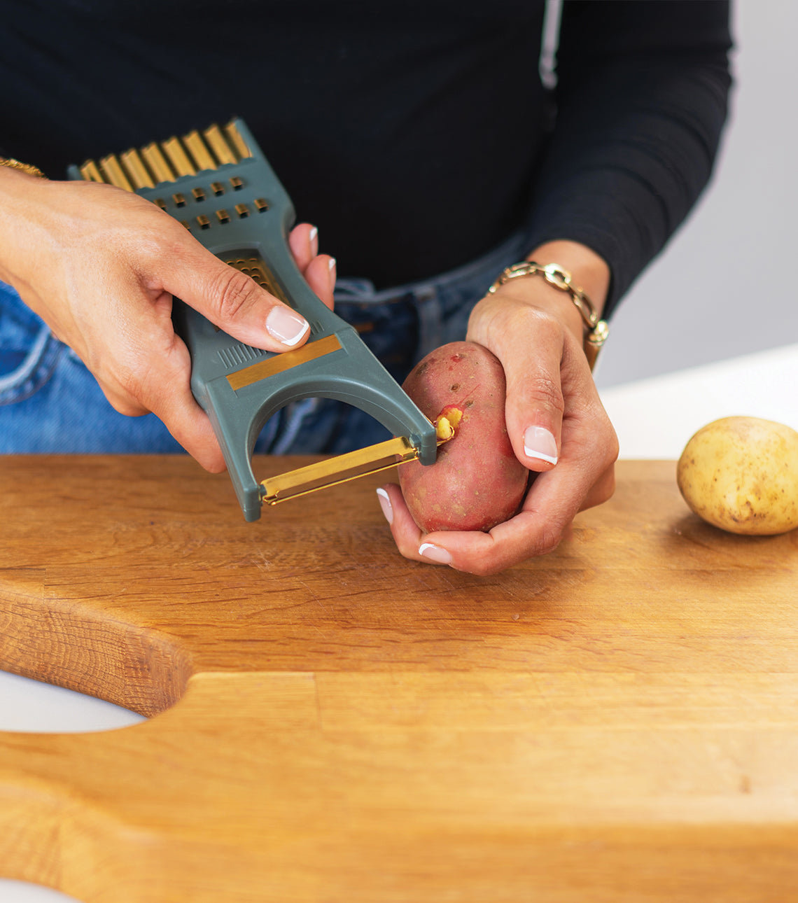 The 7 in one Multi Function Kitchen Tool