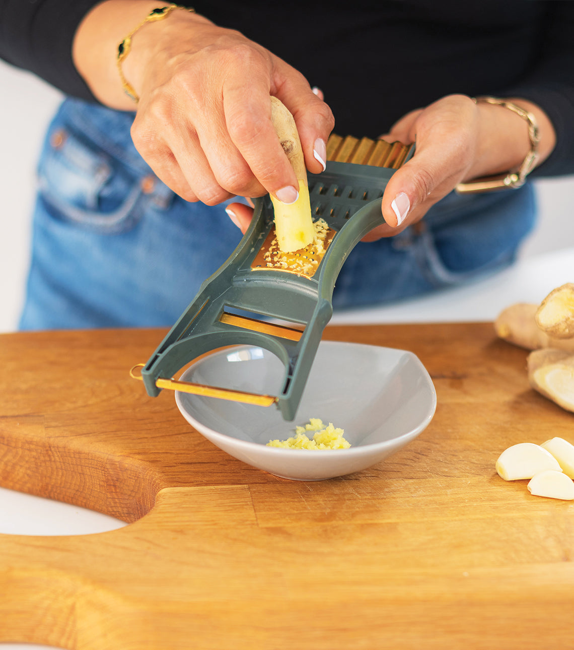 The 7 in one Multi Function Kitchen Tool