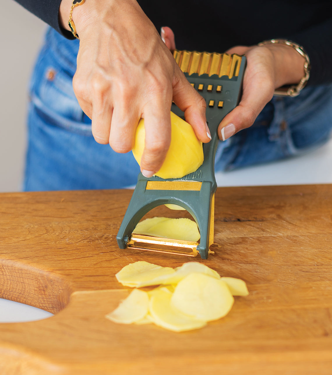 The 7 in one Multi Function Kitchen Tool